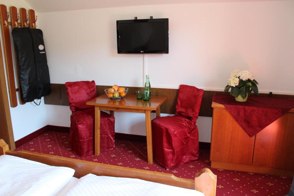 Hotel Lindwurm Bad Goisern Room photo